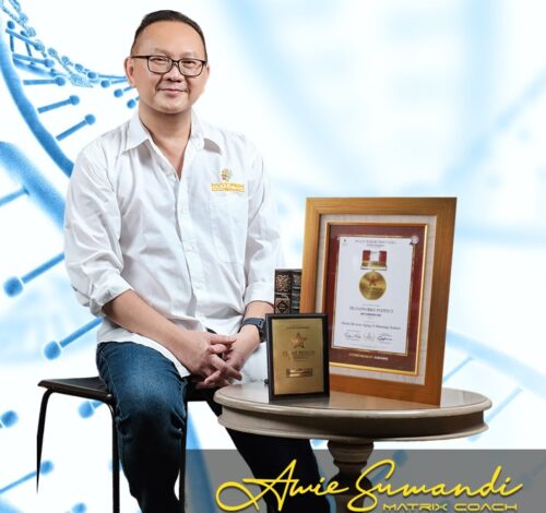 Awie11 Founder Matrix Cosmic Coach Awie Suwandi adalah seorang lulusan Jerman dan seorang profesional yang aktif sebagai Trainer dengan sertifikasi BNSP, Coach, Hipnoterapis dan Praktisi Energy Healing dengan pengalaman hampir 20 tahun. Dari pengalamannya selama belasan tahun praktek sebagai Hipnoterapis, Coach Awie Suwandi mengembangkan sebuah metoda menggali dan mengembangkan potensi diri secara maksimal, yang memungkinkan seseorang dengan mudah secara efektif mengelola pikiran, emosi, stress dan energy tubuh untuk peak performance dalam pekerjaan, bisnis maupun aktifitas hidup sehari hari, yaitu Matrix Cosmic yang sampai saat ini sudah memiliki ratusan praktisi, baik di dalam maupun diluar negeri. Matrix Cosmic juga dapat dimanfaatkan untuk mengelola energy tubuh, lingkungan rumah, hotel, perkantoran dan tempat usaha, dengan mengubah energy energy negative menjadi energy positif yang bermanfaat melalui proses transmutasi. Coach Awie Suwandi juga banyak memberikan Wealth Coaching untuk mengatasi hambatan2 dan mental blocks yang sering menjadi penyebab kebocoran secara finansial, untuk menciptakan keberuntungan, keberlimpahan dan sukses secara finansil.
